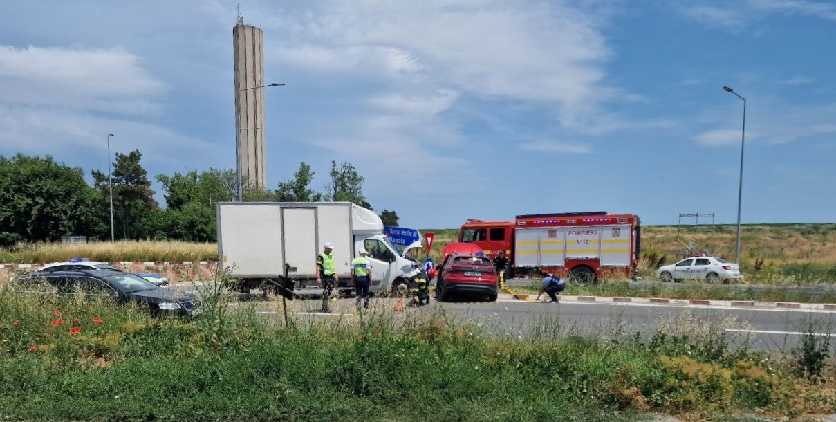 Accident pe DN 39, în zona sensului giratoriu spre Olimp