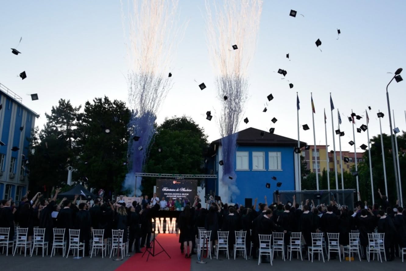 Elevii Colegiului Național Militar Alexandru Ioan Cuza din Constanța se pregătesc pentru festivitatea de absolvire