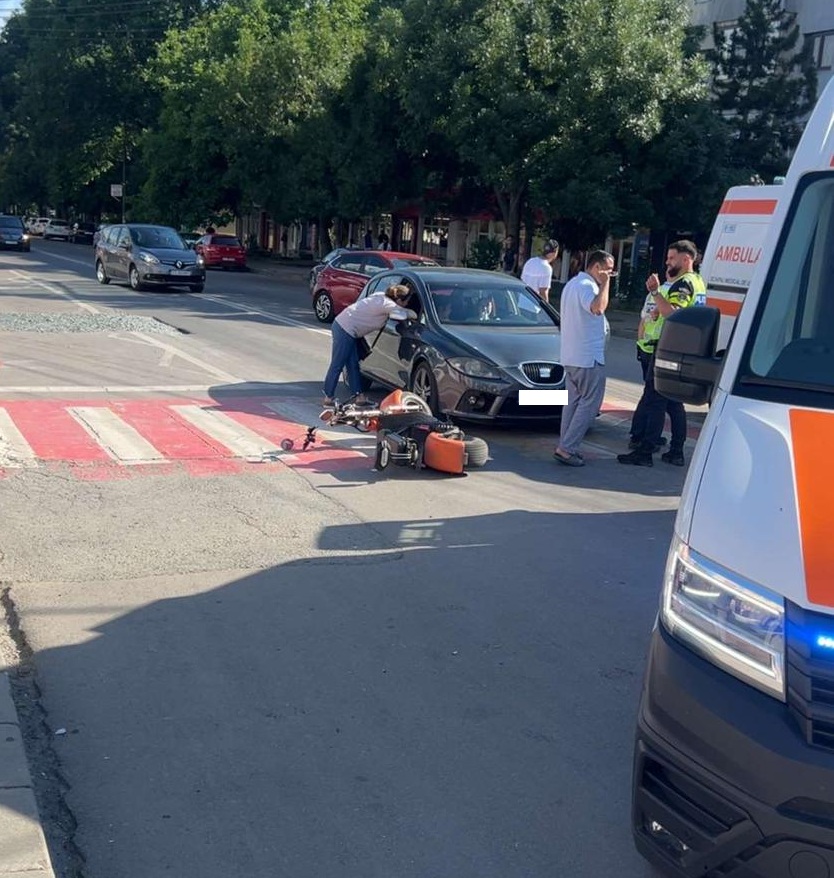 FOTO Accident la trecerea de pietoni de la Balada, din Medgidia: este implicat un scuter