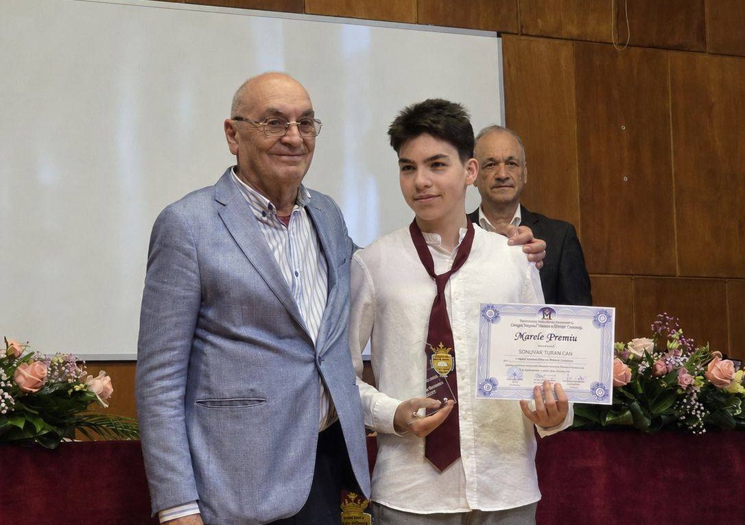 Sonuvar Turan Can, elev al Colegiului Național Mircea cel Bătrân din Constanța, a câștigat marele premiu la concursul național de matematică N.N. Mihăileanu