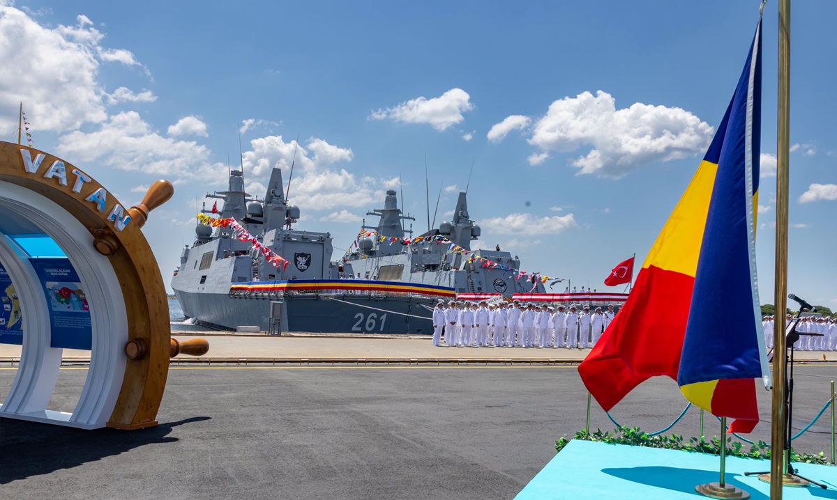 FOTO Corveta Contraamiral August Roman - 261 a intrat astăzi în serviciul Forțelor Navale Române! Cine este comandantul vasului