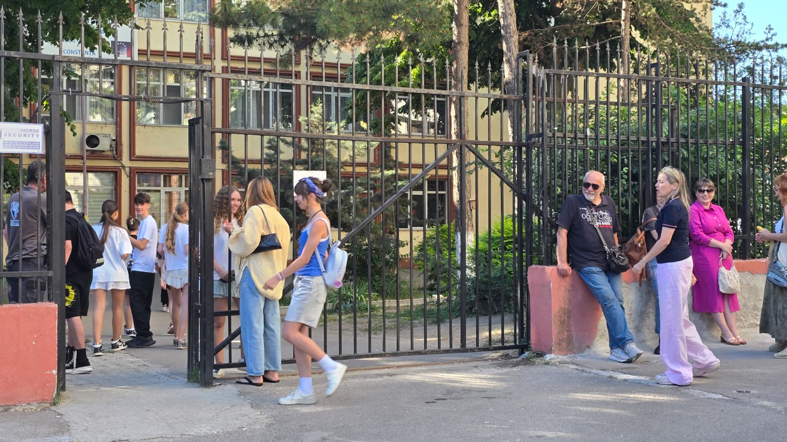 FOTO Peste 5.500 de elevi din județul Constanța susțin azi prima probă la Evaluarea Națională! Unde pot fi anunțate eventualele nereguli