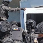 Doi tineri din Constanța, încătușați de DIICOT! Mascații au făcut mai multe percheziții în oraș. Iată ce au descoperit