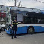 VIDEO Cum a reușit să își salveze viața șoferul autobuzului lovit de tir pe strada Eugeniu Dobrilă: Ce spune reprezentantul CT BUS