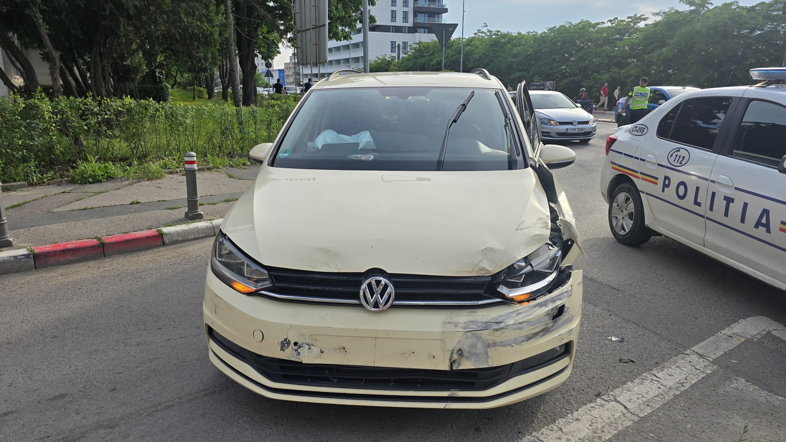 Mașini avariate accident TIR