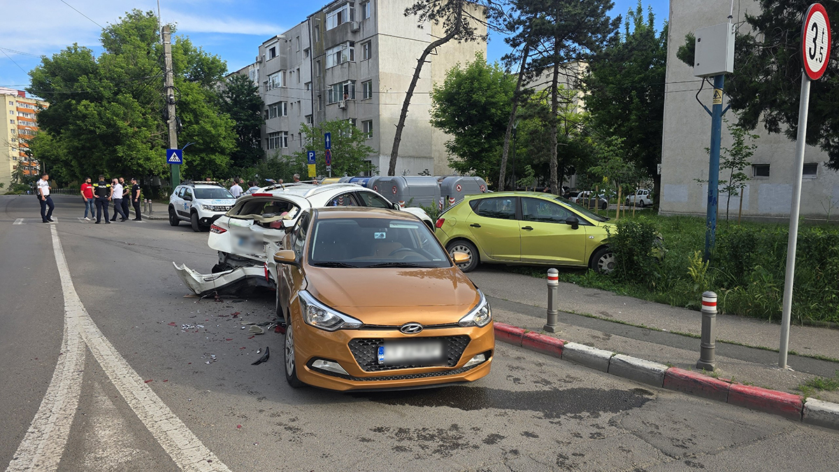 Mașini avariate accident TIR