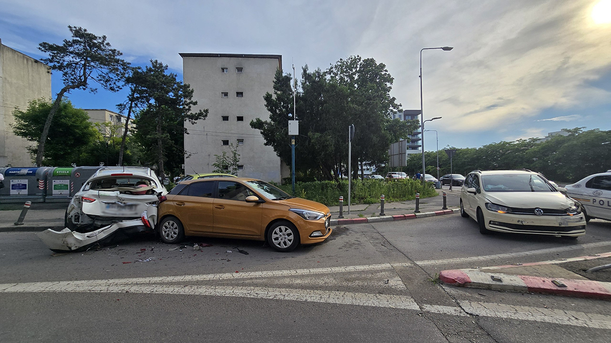 Mașini avariate accident TIR