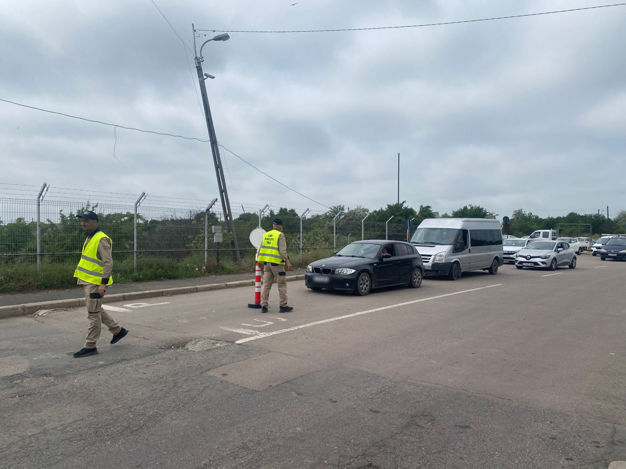 FOTO VIDEO Imagini de la Poarta 1 din Portul Constanța: Angajații, trimiși acasă, zona este blocată