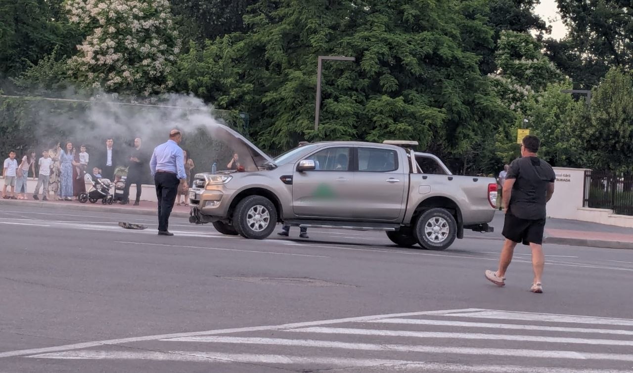 Alertă! Incendiu autoturism în Constanța, în zona Gării CFR