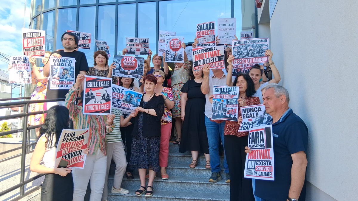 protest angajații Caselor de Pensii