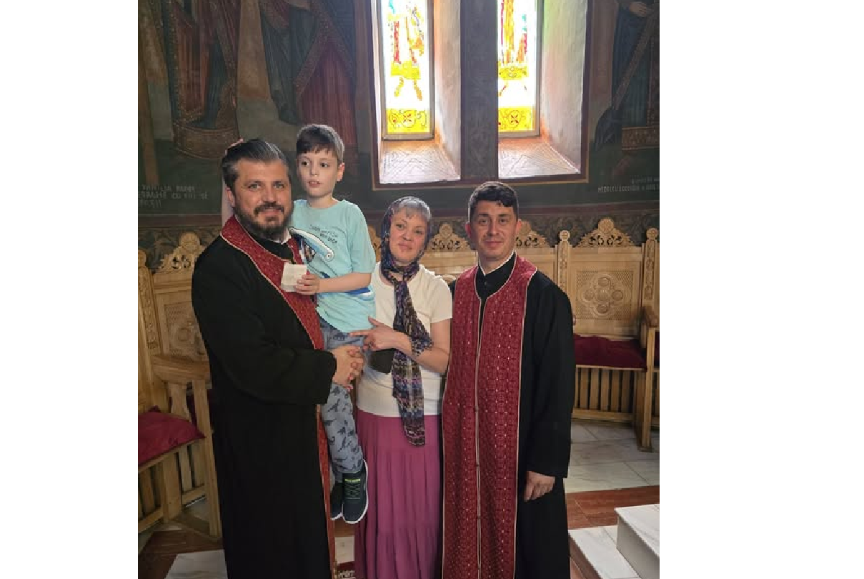 Preotul Viorel Popa, apel pentru ajutorarea lui Ștefan Gabriel! Copilul are nevoie urgentă de terapie și un cărucior ortopedic specializat
