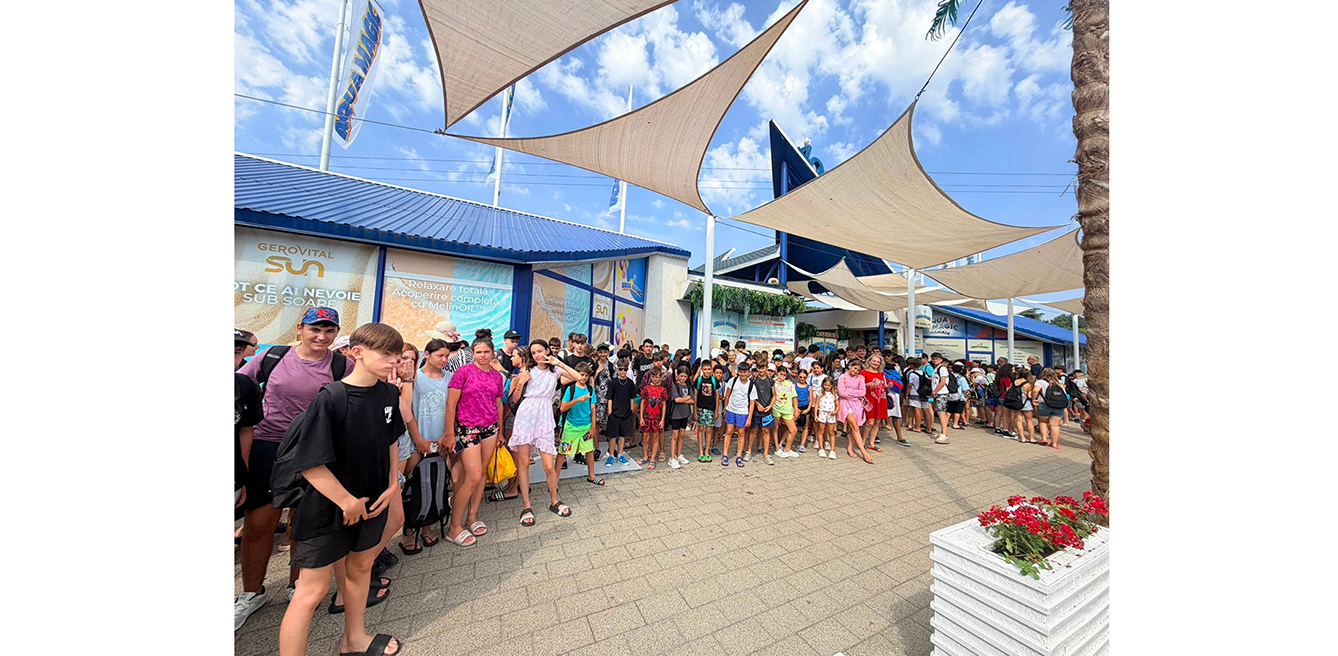 FOTO Excursie la Aqua Magic din Mamaia, organizată de Primăria Cumpăna: 500 de elevi din comună s-au  s-au bucurat de atracțiile acvatice