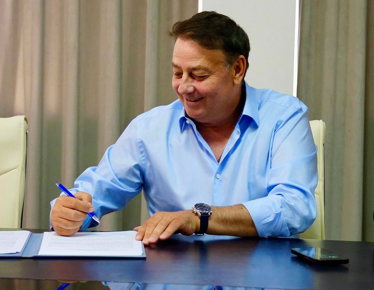 Florin Mitroi a semnat contractul pentru modernizarea DJ 393
