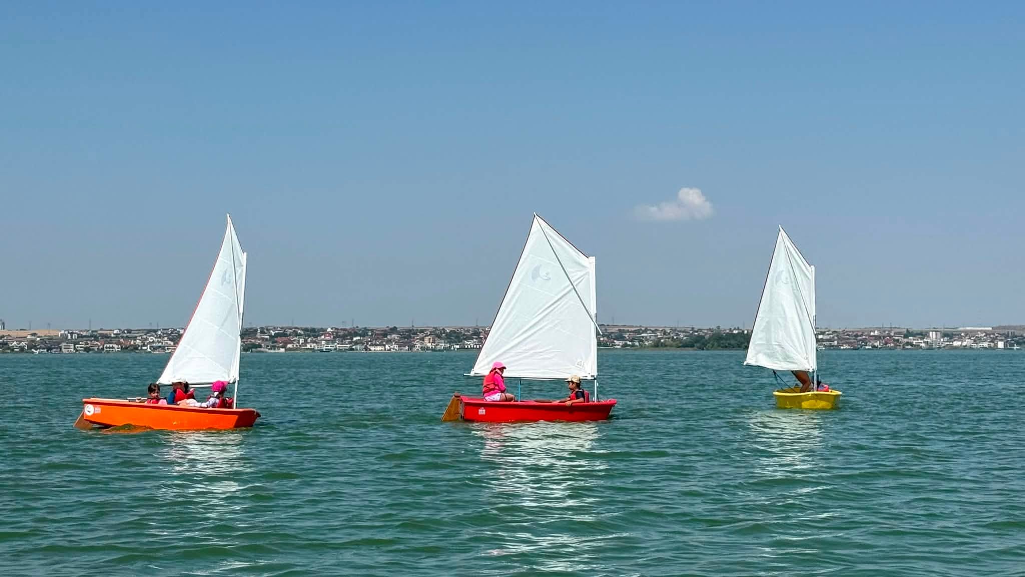 Regată internațională pe Lacul Siutghiol. Constanța găzduiește cea de-a 61-a ediție a competiției Trofeul Tomis la Yachting
