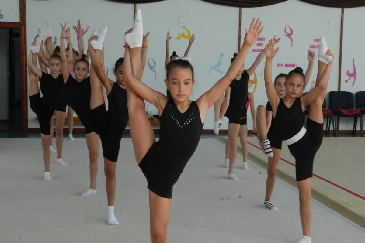 FOTO Gimnastele din Cumpăna se pregătesc de Campionatul Național, chiar și în vacanță