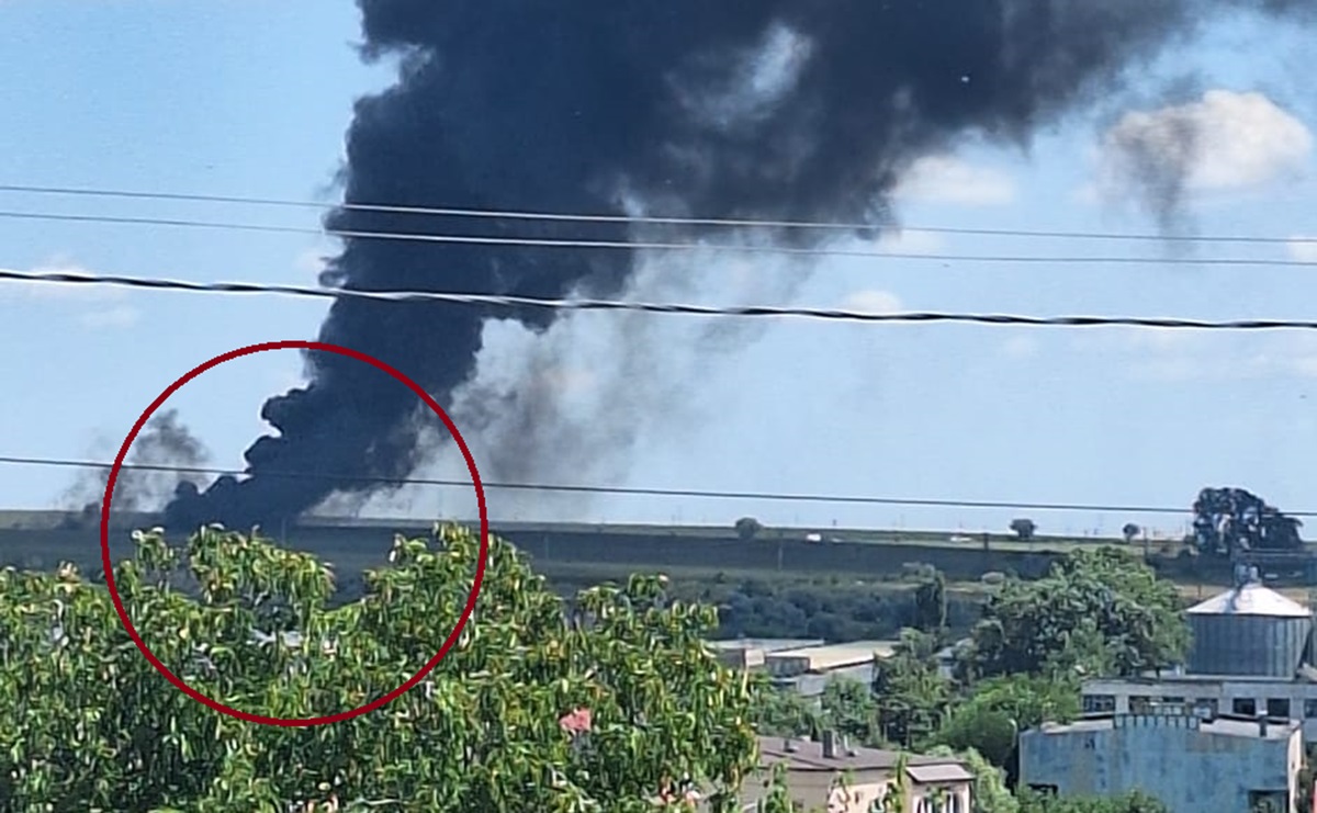 VIDEO Alertă pe DN2A, la ieșire din Hârșova spre Constanța! Accident urmat de un incendiu între un utilaj agricol și o cisternă
