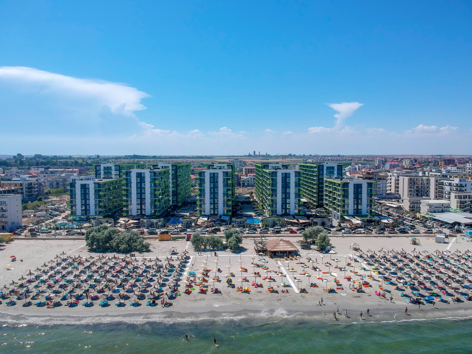 Apartamente de vacanță complet mobilate, la doi pași de plajă, în Alezzi Beach Resort. Număr limitat de unități disponibile
