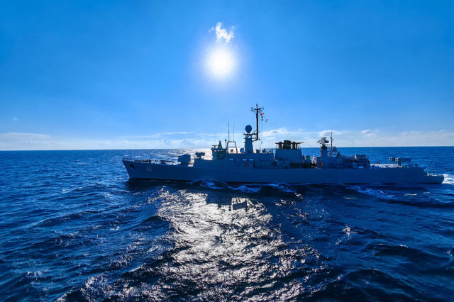 Forțele Navale Române participă la activități de instruire și de asigurare a libertății de navigație în Marea Neagră