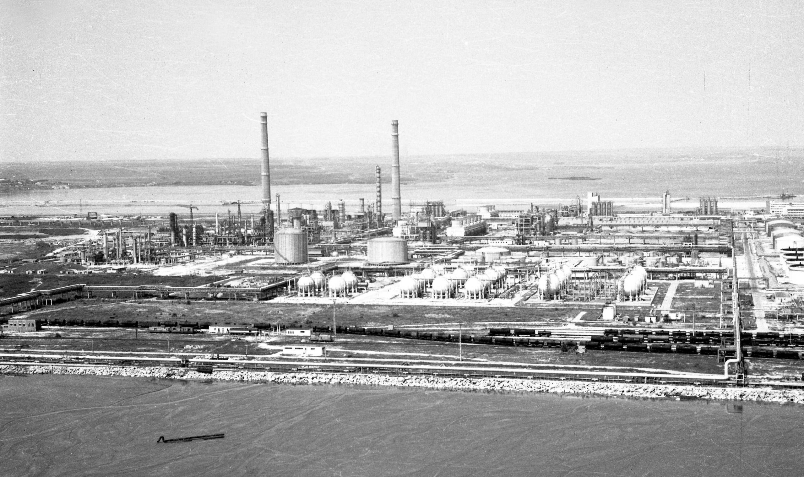 Petromidia celebrează 50 de ani de la turnarea primului pilon al rafinăriei din Năvodari
