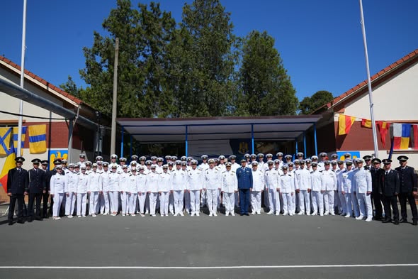 FOTO Festivitate de absolvire la Școala Militară de Maiștri Militari a Forțelor Navale: 68 de absolvenți au primit primul grad militar