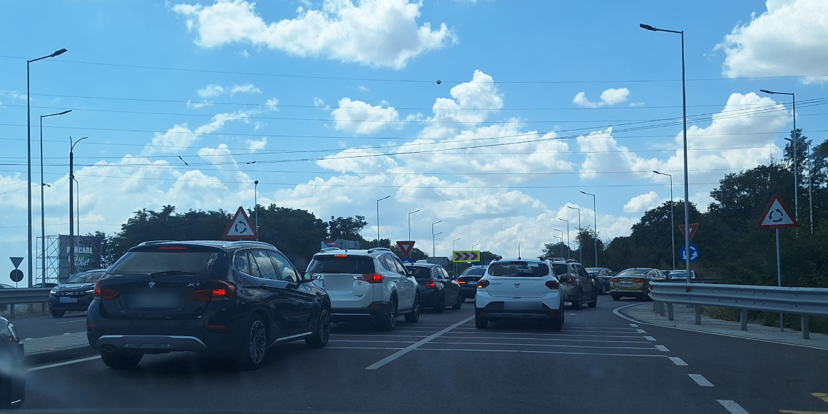 FOTO VIDEO AGLOMERAȚIE mare către stațiunile din sudul litoralului: Se circulă bară la bară