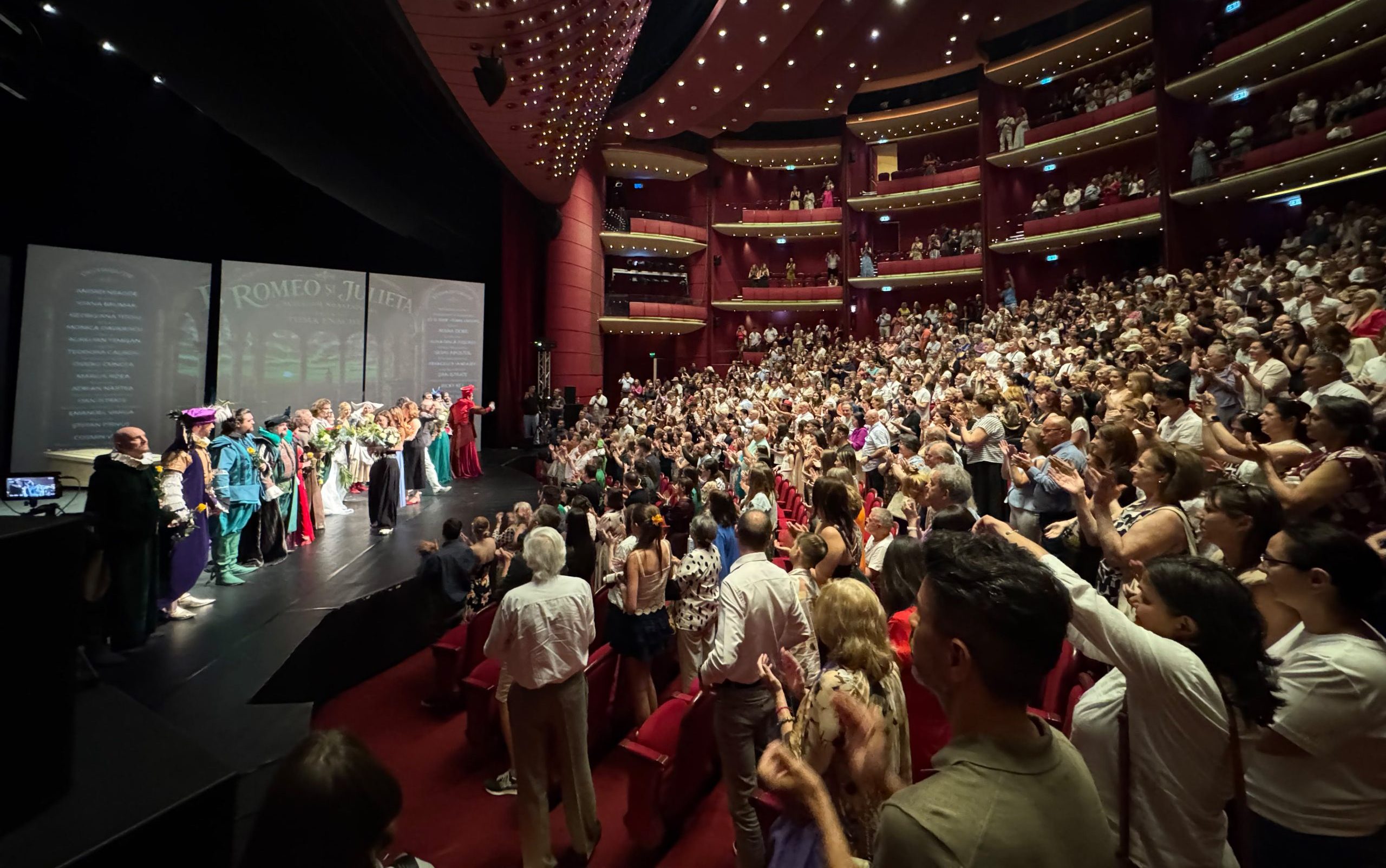 FOTO Spectacolul Romeo și Julieta, în regia lui Toma Enache, a emoționat publicul la avanpremiera de la Teatrul Național București: Premiera oficială, pe 14 septembrie