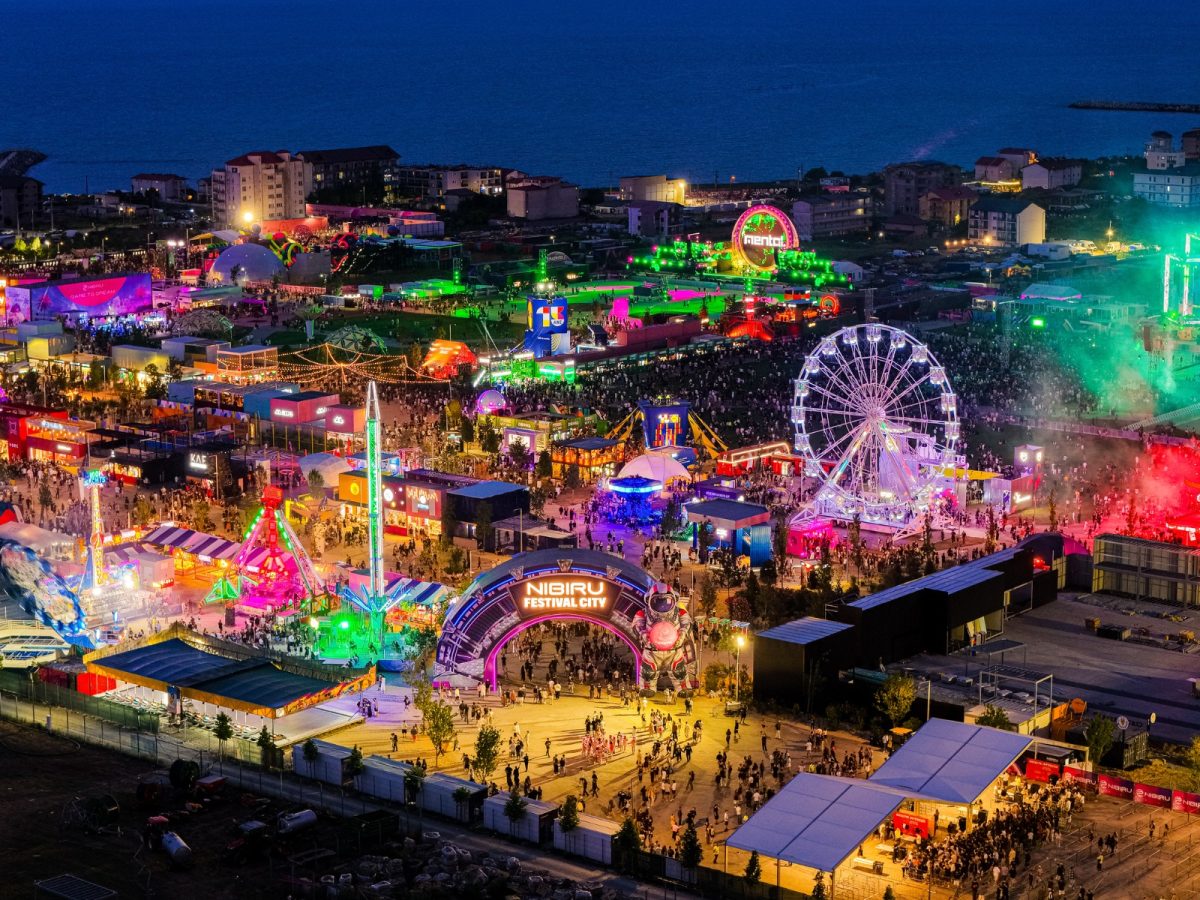 FOTO Beach Please intră în istorie cu peste 600.000 de participanți! Cea mai mare ediție de până acum și începutul unei noi ere la Nibiru