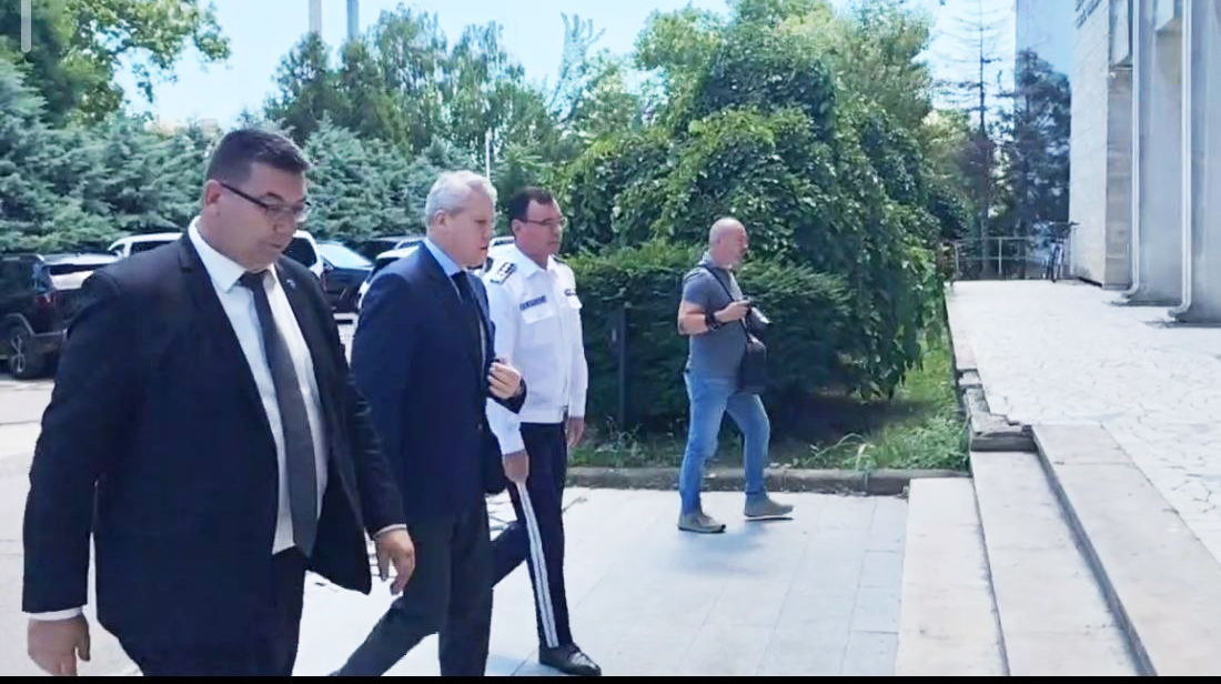 FOTO VIDEO Ministrul Cătălin Predoiu și chestorul Bogdan Despescu au ajuns la Prefectura Constanța: Discuții IMPORTANTE pe marginea sezonului estival 2026