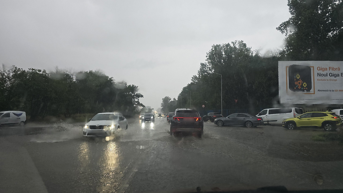 FOTO POTOP la Constanța: Mai multe străzi și bulevarde, inundate