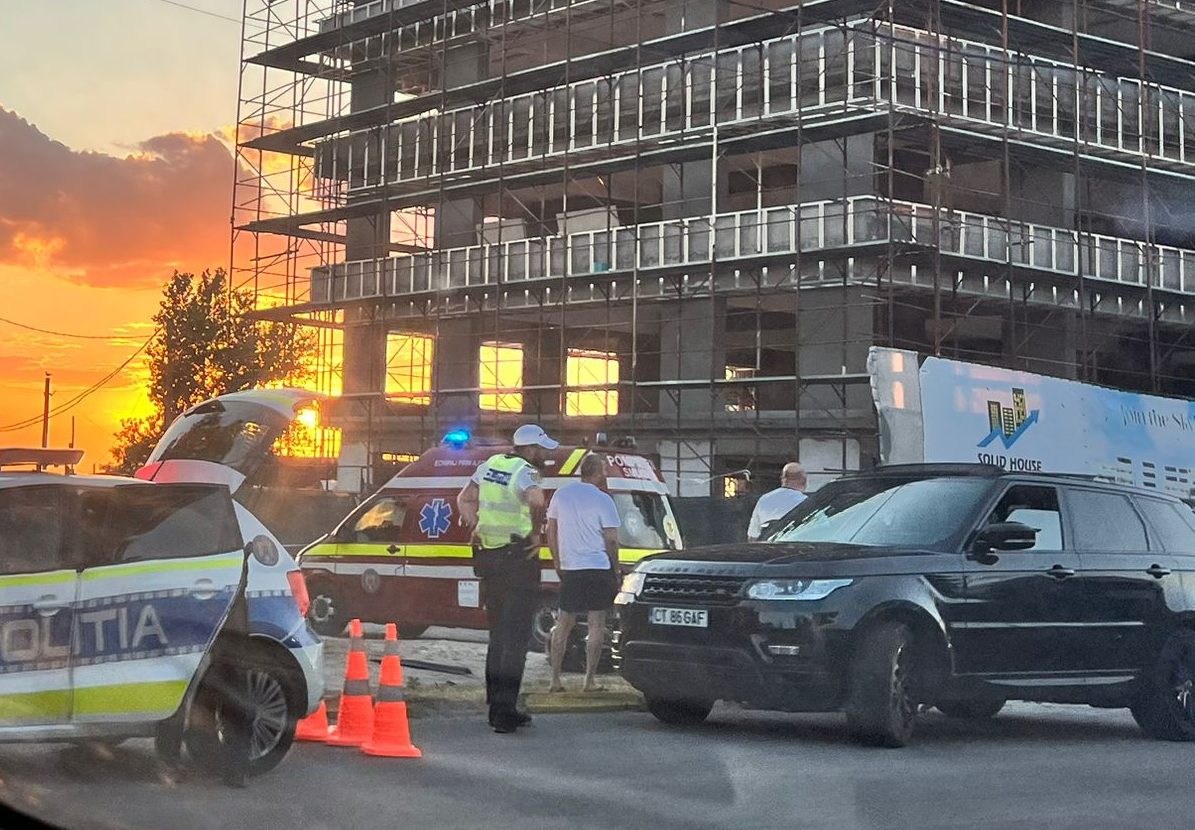 Accident în Mamaia, între o motocicletă și un autoturism. Două persoane au ajuns la spital