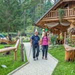 Noi norme de clasificare a structurilor turistice: Pensiunile trebuie să aibă aer condiţionat, iar hotelurile, staţii de încărcare pentru autovehicule electrice