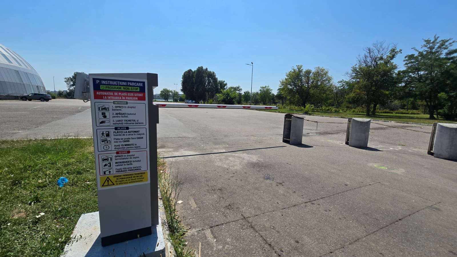 FOTO Au fost puse in funcțiune barierele de la Pavilionul Expozițional Constanța: Cât costă să îți parchezi mașina în zonă