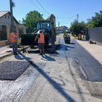 FOTO Primăria Cumpăna anunță finalizarea lucrărilor de remediere a porțiunilor de carosabil de pe strada Ciocârliei