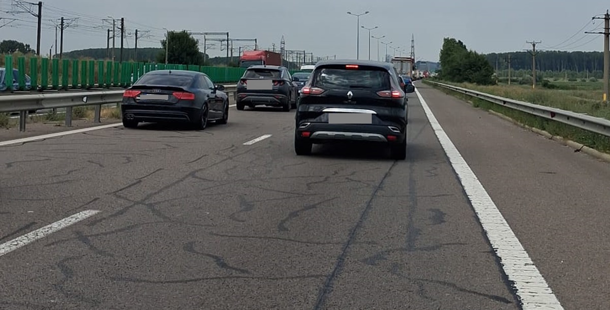 Accident cu trei mașini pe autostrada A2, aproape de stația de taxare de la Fetești! Trafic aproape blocat spre București