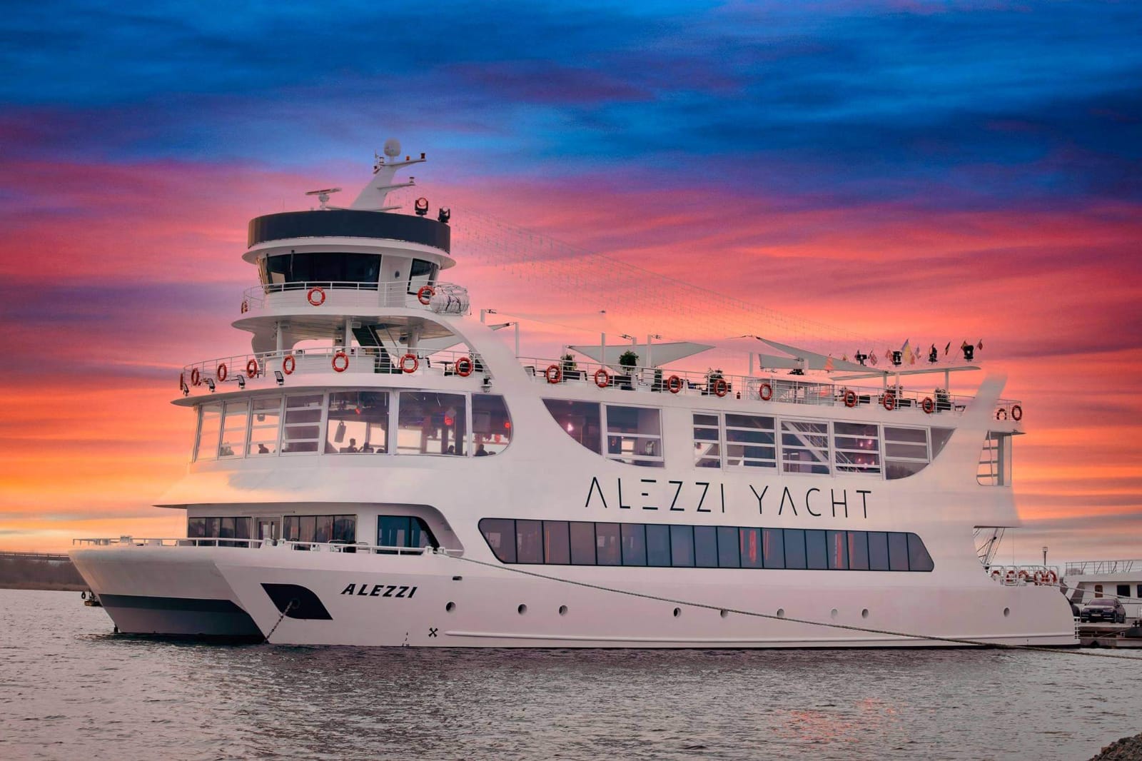 Centrul distracției de pe litoral se mută în Mamaia Nord. Din 13 august, Alezzi Yacht revine și deschide un nou capitol al verii