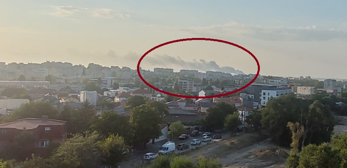 VIDEO A fost transmis mesaj RO ALERT! Incendiu de AMPLOARE la iesirea din Lumina spre Navodari, în zona Peninsula! A luat foc centrul de colectare a maselor plastice