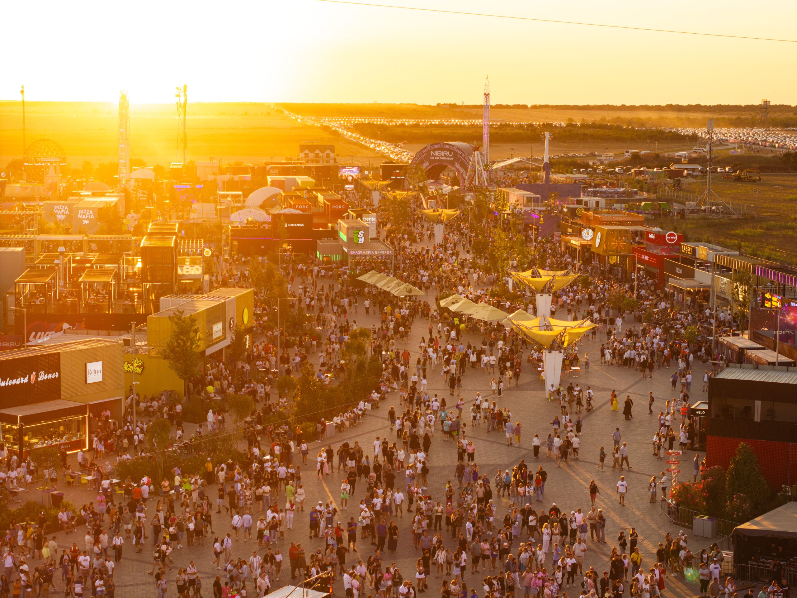 FOTO Festivalul STARDUST a adus hiturile anilor ’90 și 2000 la NIBIRU, într-un weekend care a unit generațiile