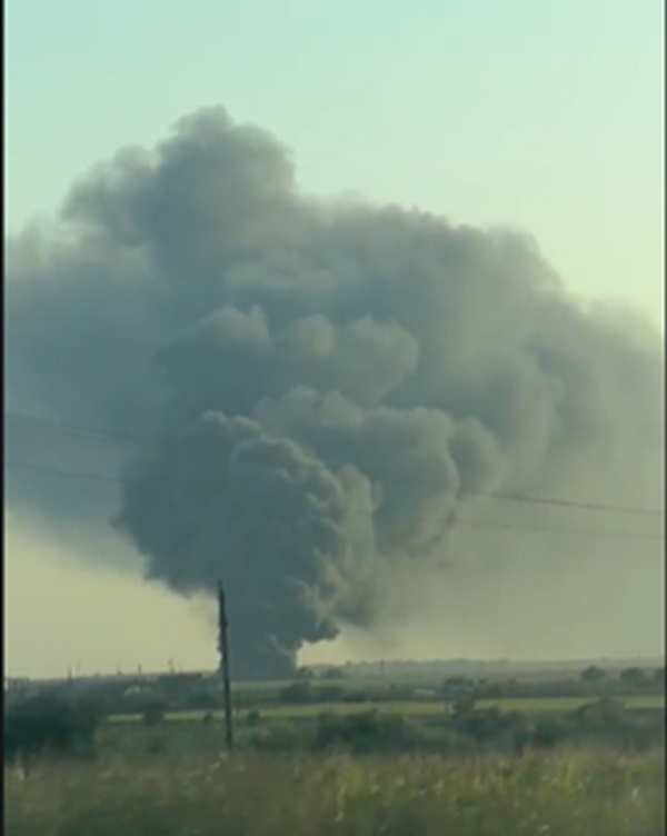 VIDEO A fost transmis mesaj RO ALERT! Incendiu de AMPLOARE la iesirea din Lumina spre Navodari, în zona Peninsula! A luat foc centrul de colectare a maselor plastice