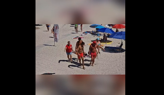 Intervenție de urgență pe plaja Belona din Eforie Nord: o femeie de 49 de ani, scoasă de sub apă de salvamari