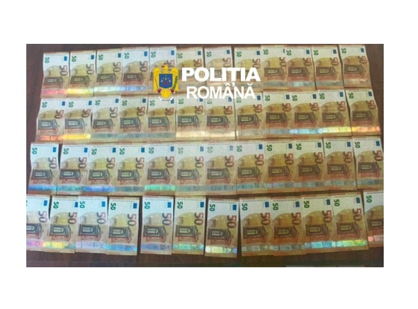 Percheziții în 5 județe: cinci persoane reținute după ce ar fi pus în circulație 13.100 de euro falși și au cumpărat trei mașini