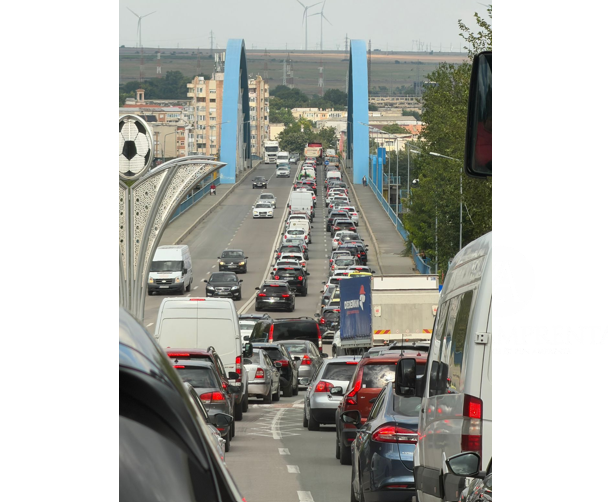 Trafic PARALIZAT în Medgidia din cauza turiștilor care evită Autostrada A2 pentru a ajunge la mare