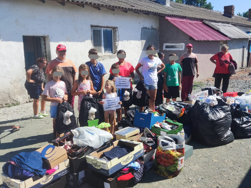 Caravana Faptelor bune a Asociației Suflete Deschise a ajuns la familii nevoiașe din Pecineaga și Ciocârlia. 90 de persoane, printre care 30 de copii, au primit alimente, haine și încălțăminte