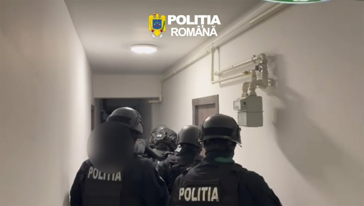 VIDEO Mascații din Constanța au intrat peste doi țepari care închiriau locuri de cazare fictive: Metoda prin care îi ușurau de bani pe creduli