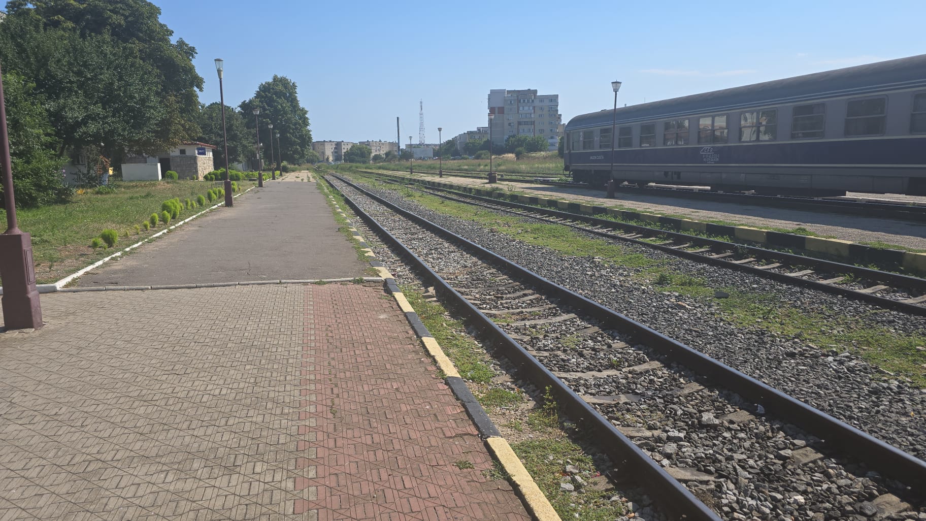 Tânără de 19 ani, RĂNITĂ în Gara Mangalia, în timp ce traversa calea ferată cu căștile în urechi: Ce transmite IPJ Constanța