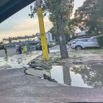 UPDATE Asfalt surpat în stațiunea Mamaia, în zona hotelului Piccadilly. Traficul este BLOCAT pe banda 1, sensul spre Constanța