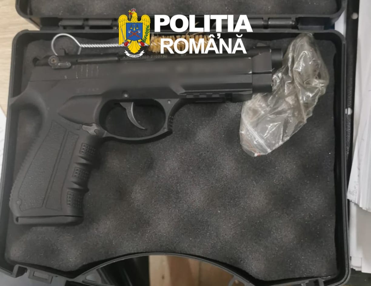 Percheziții cu mascașii SAS la Dobromir