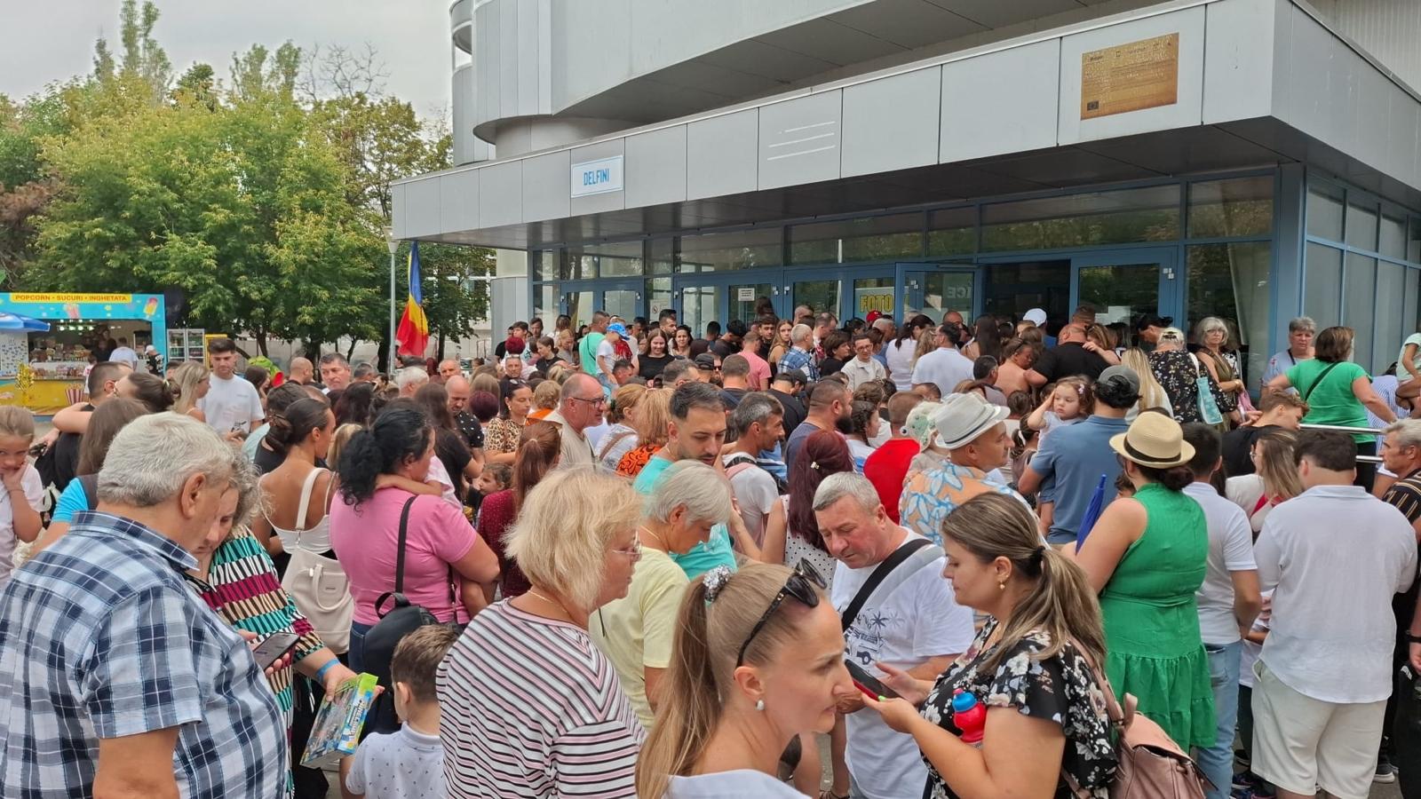 Record de spectatori la Delfinariu