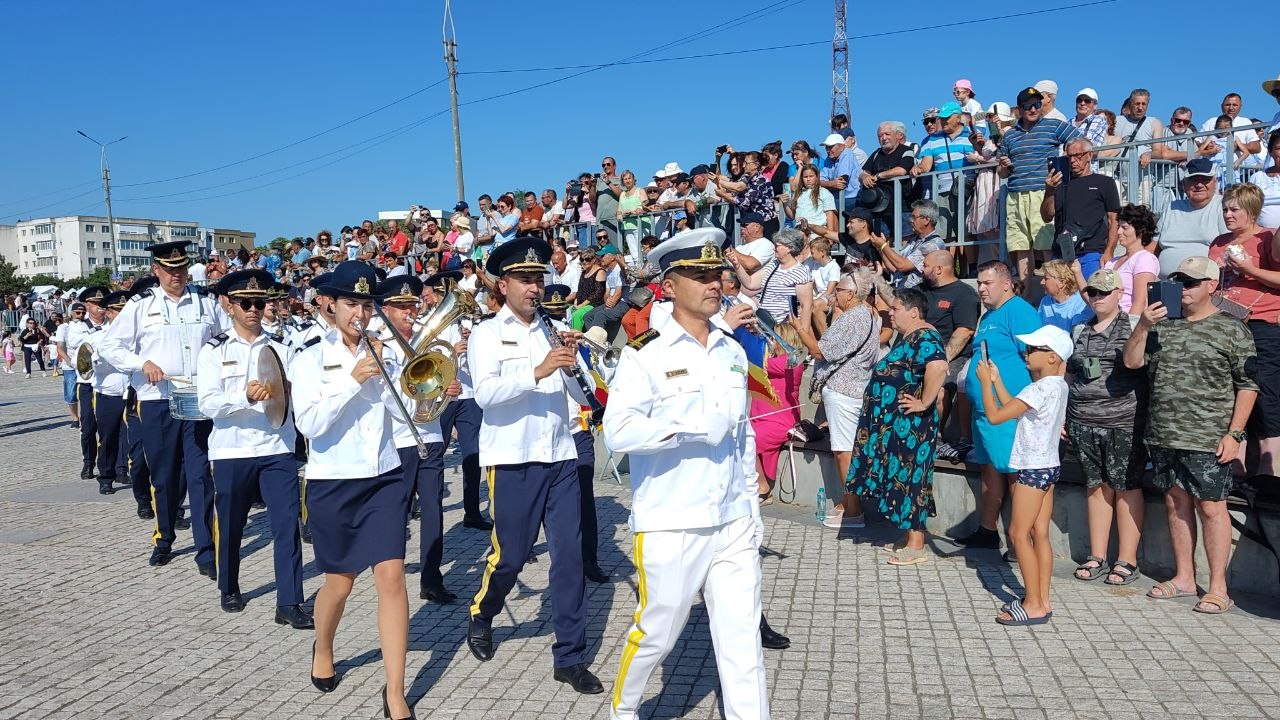 FOTO VIDEO Mangalia celebrează Ziua Marinei 2026: Sute de persoane s-au adunat de la primele ore ale dimineții