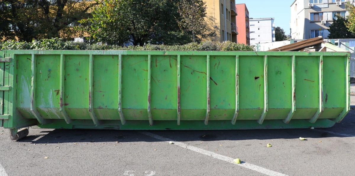 Atenție, constănțeni: Iată unde poate fi găsită bena Polaris M Holding pentru deșeuri voluminoase!