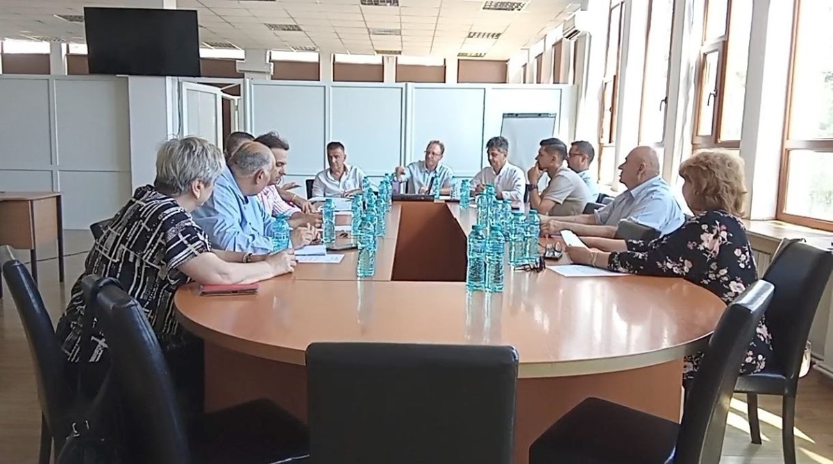 Consiliul Local Cernavodă, în ședință extraordinară: Se decide soarta păcănelilor din oraș, fără dezbatere publică prealabilă, reclamă cetățenii